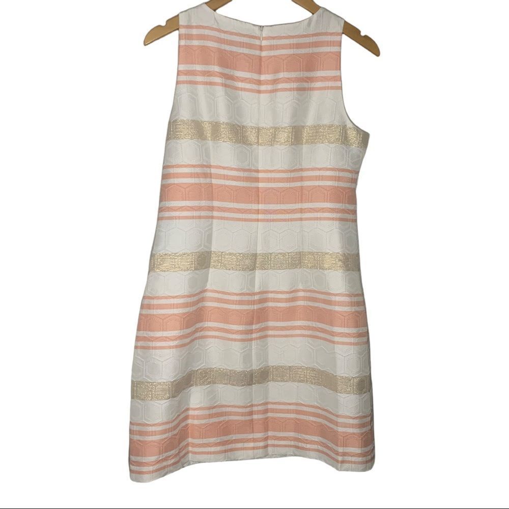 VINCE CAMUTO
Honeycomb Jacquard Shift - Picture 2 of 6